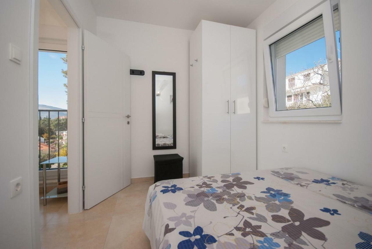 Apartment Adriatic - Saldun Trogir Buitenkant foto